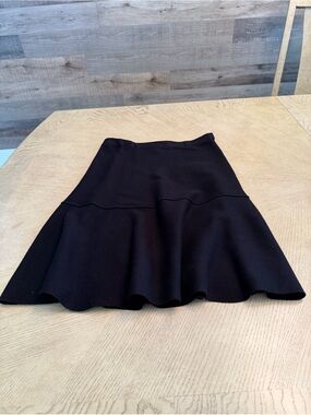 MILANO women’s M Black Pull On Knit A Line Skirt With Flares out bottom tier
